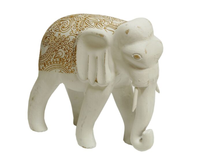 drewniana-figurka-slonia-malowana-na-bialo-rzezbiona