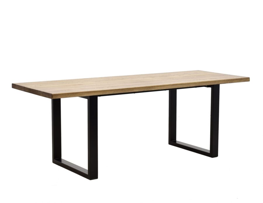 stol-z-metalowymi-nogami-z-drewna-debowego