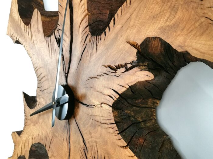 unikatowy-zegar-scienny-z-litego-drewna-korzenia-debowego
