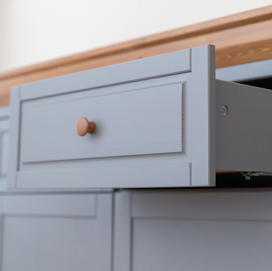 komoda-prowansalska-marone-elite-grey-z-litego-drewna-sosnowego-w-stylu-skandynawskim (23)