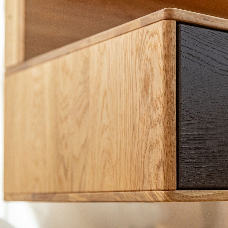 szafka-nocna-wiszaca-drewniana-debowy-sen-sora-lite-drewno-debowe-1-szuflada-grafit (4)