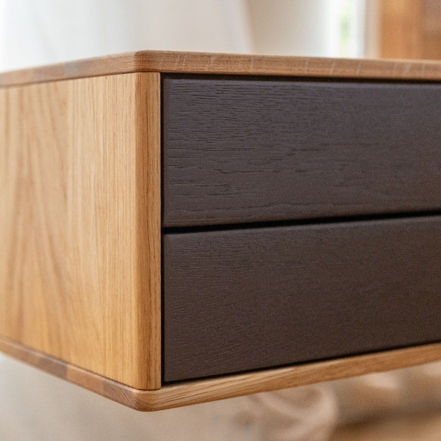 szafka-nocna-wiszaca-drewniana-debowy-sen-sora-lite-drewno-debowe-2-szuflady-grafit (4)