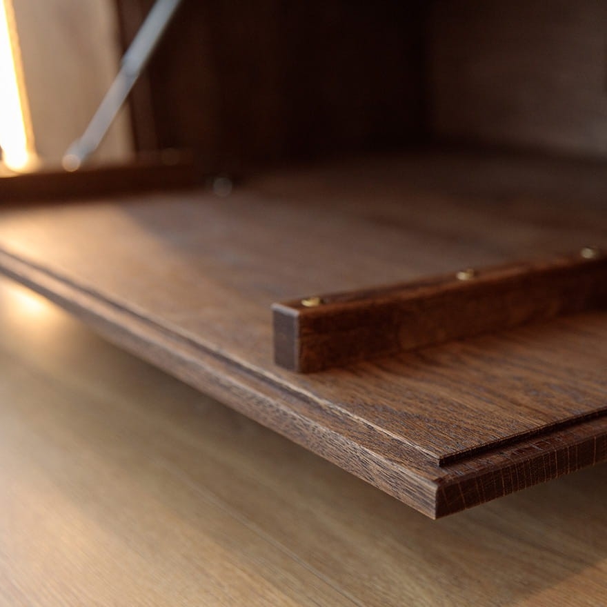 szafka-rtv-komoda-drewniana-collodi-tabacco-z-litego-drewna-dzikiego-debu-olejowana-przeszklona-nowoczesna (13)