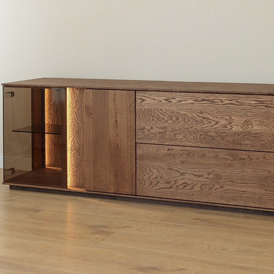 szafka-rtv-komoda-drewniana-collodi-tabacco-z-litego-drewna-dzikiego-debu-olejowana-przeszklona-nowoczesna (5)