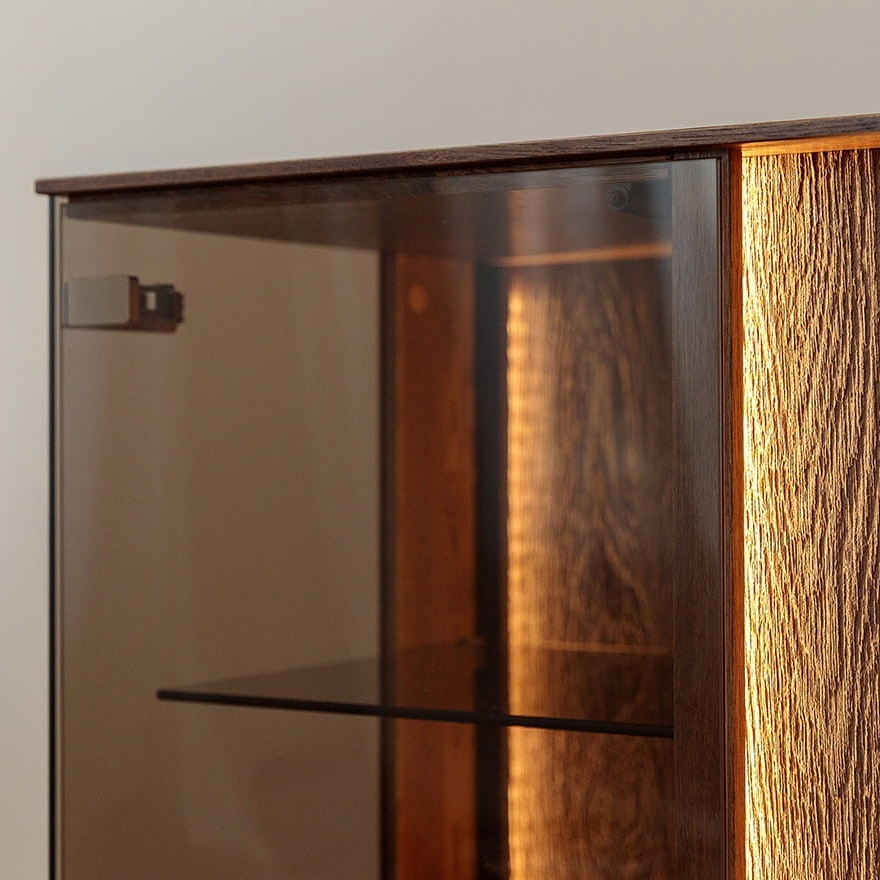 witryna-drewniana-3-skrzydlowa-collodi-tabacco-kredens-lite-drewno-debowe-olejowane-modernistyczna (7)