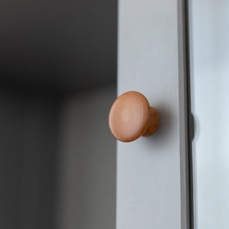 witryna-prowansalska-marone-elite-grey-z-litego-drewna-sosnowego-w-stylu-skandynawskim (4)